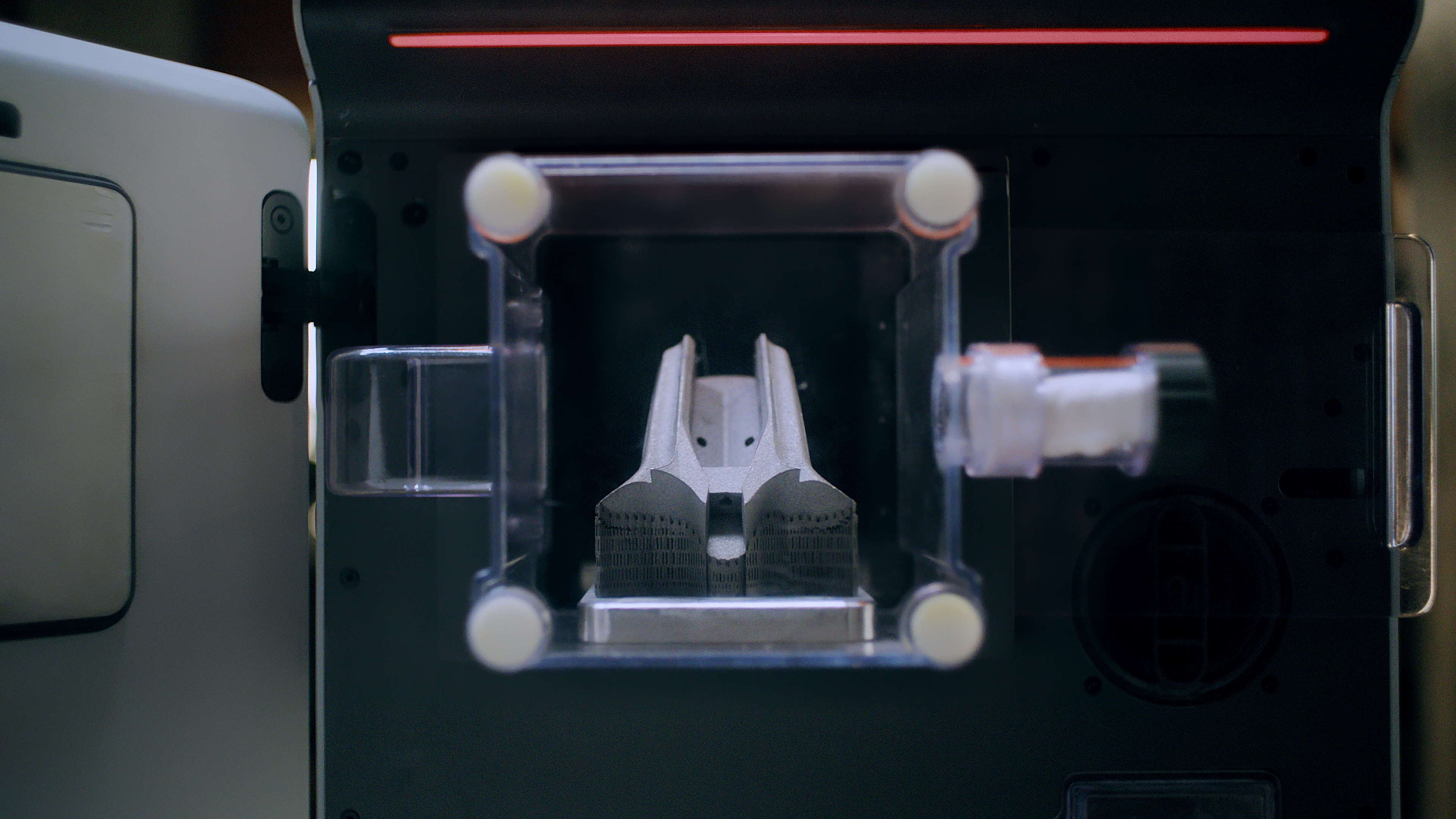 SnowX develops compact SnowPod metal AM machine with enclosed powder handling